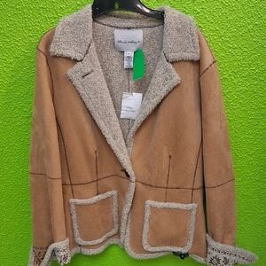 Stylish Tan Teddy Jacket with Shearling Accents
